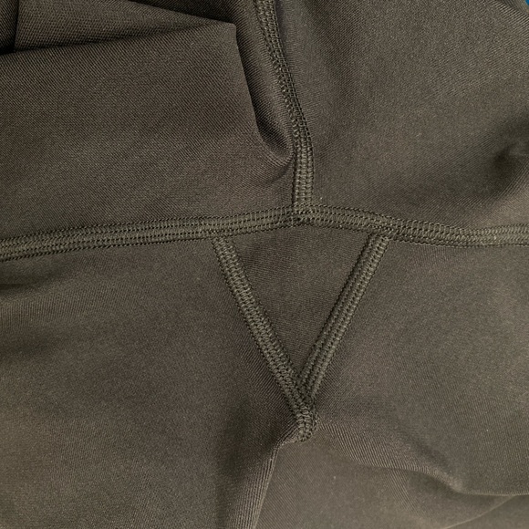 Lululemon Zoned In High Rise Crop 23" Black size 6 - Picture 11 of 11